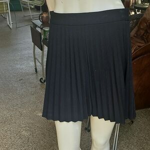 SUN-DEH Sunday Best Black Side Zip Pleated Mini Skirt Size 6